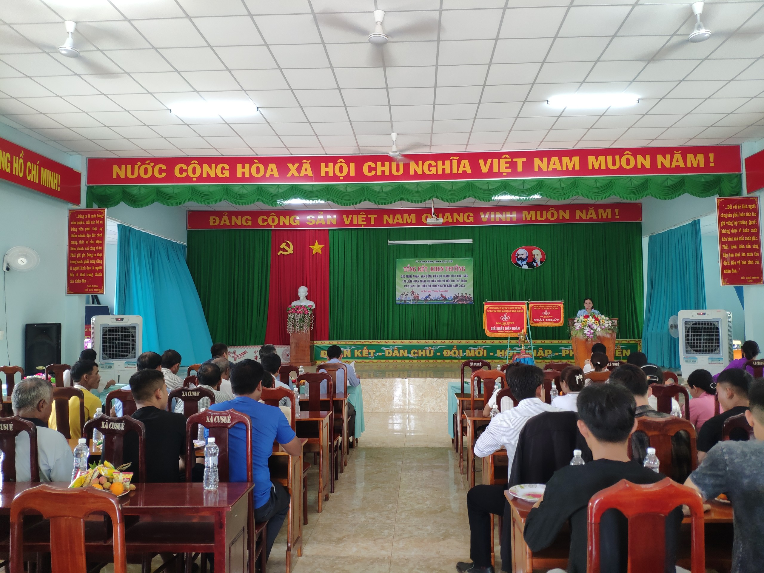 trao thuong lhncdt (8)